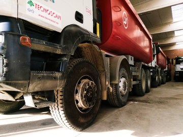 camion in azienda Tecnoscavi Colledara in Abruzzo Italy