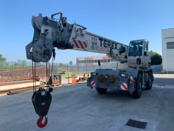 autogru Terex a350 movimento terra della Tecnoscavi