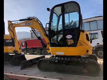 ruspe escavatori camion gru macchine movimento terra della Tecnoscavi srl Italy Abruzzo