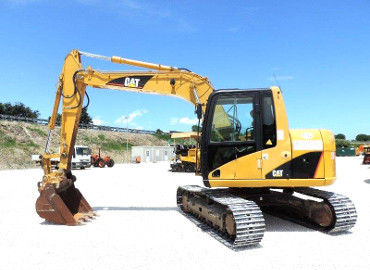 ruspe escavatori  cat 311c caterpillar gru macchine movimento terra della Tecnoscavi srl Italy Abruzzo