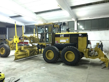 ruspe escavatori camion gru macchine movimento terra della Tecnoscavi srl Italy Abruzzo