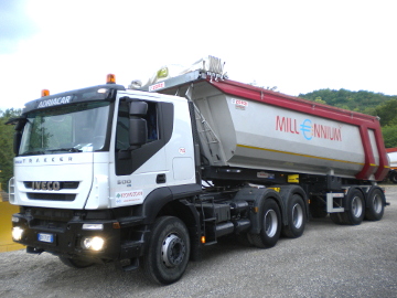 ruspe escavatori camion gru macchine movimento terra della Tecnoscavi srl Italy Abruzzo