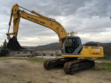 ruspe escavatori camion gru macchine movimento terra della Tecnoscavi srl Italy Abruzzo